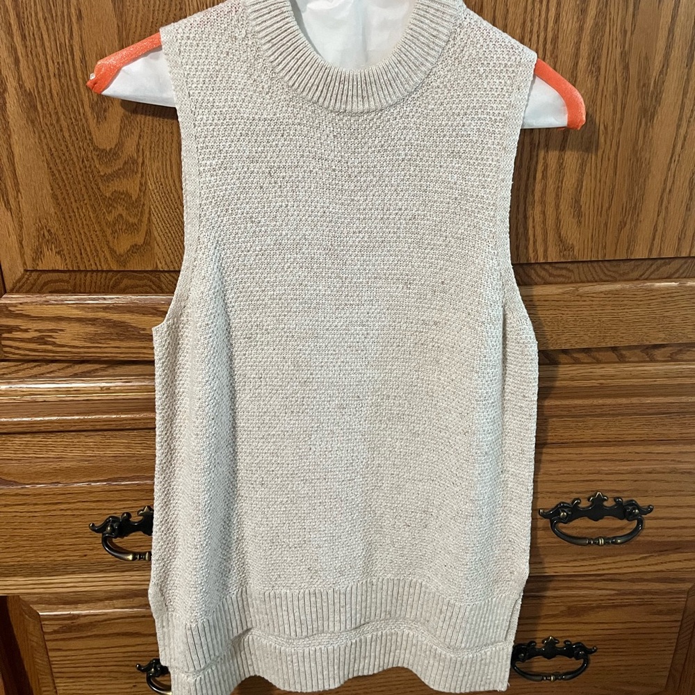 Lou and Grey Sleeveless Tan and Creme Sweater S
